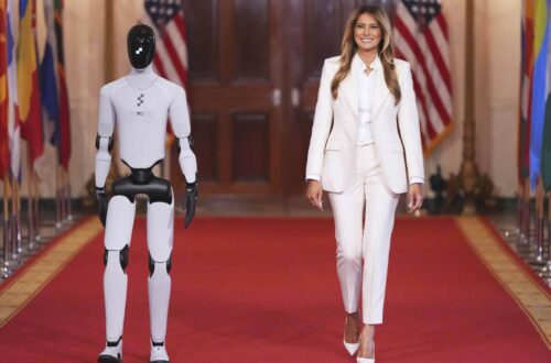 Melania Trump bersama robot humanoid di acara teknologi pendidikan
