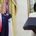 Jeanine Pirro dan Donald Trump di Lincoln Memorial